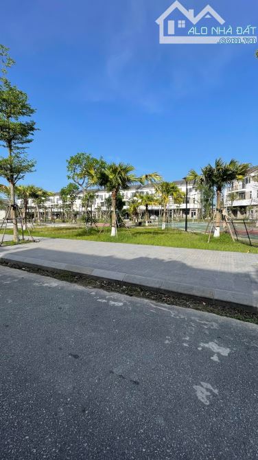 Nhà 3 tầng 80m2 khu C - Royal Park view công viên trung tâm - 1