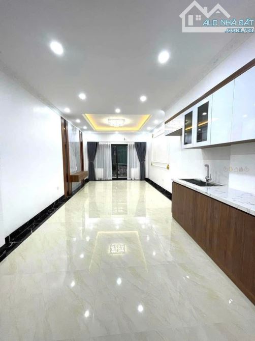 - Bán nhà đường Trần Cung, sát phố, nội thất xịn sò, 42m2, 9.3 tỷ. - 1
