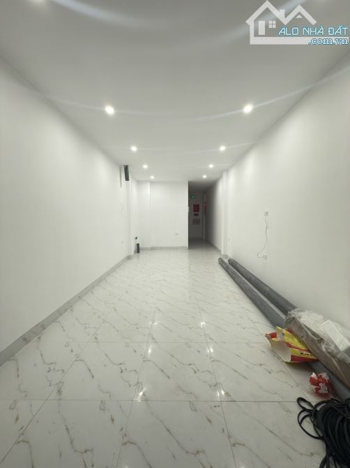 - Bán nhà đường Trần Cung, sát phố, nội thất xịn sò, 36m2, 8.65 tỷ. - 1