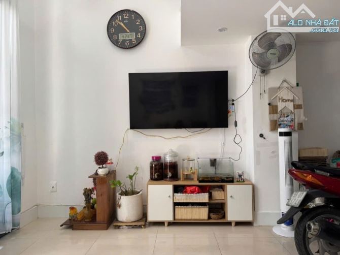 Bán nhà đường 3 tháng 2 P12 Q10 Ngang 4m 50m2 3 Tầng Giá chỉ 8.3 Tỷ - 1