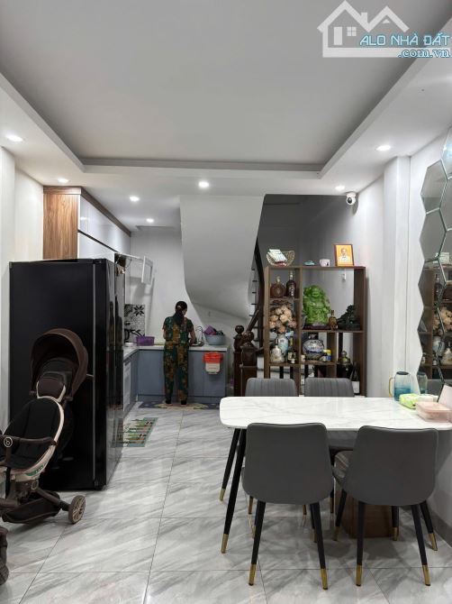 Bán Nhà Phố Bồ Đề 6 Tầng 31m2 Ô Tô Đỗ Cổng, Thông Phố Hồng Tiến Giá Chỉ Nhỉnh 7 Tỷ - 1