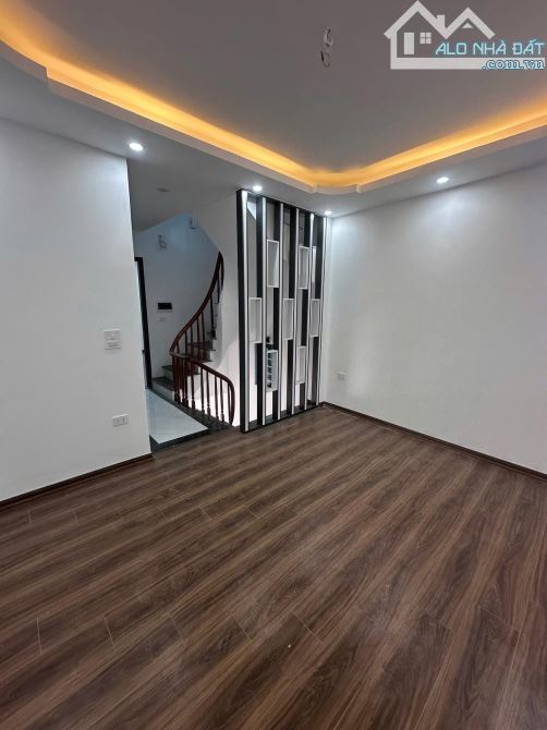 - Bán nhà đường Trần Cung, sát phố, nội thất xịn sò, 39m2, 8.5 tỷ. - 1