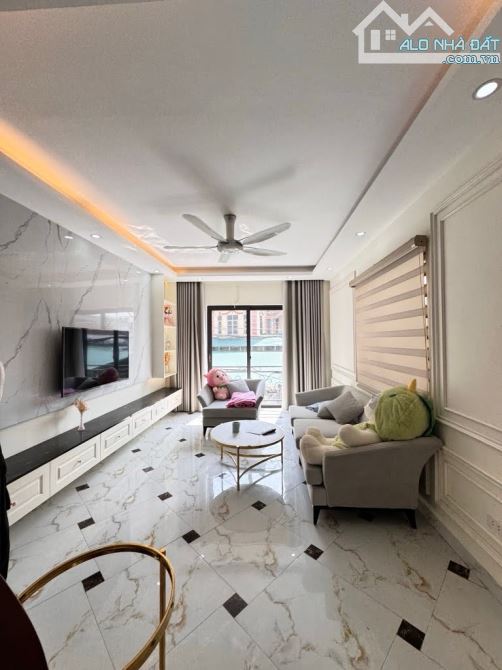 🏠 HÀNG HIẾM NAM TỪ LIÊM - NHỈNH 8 TỶ – NGÕ KINH DOANH – Ô TÔ VÀO NHÀ - TẶNG FULL NỘI THẤT - 1