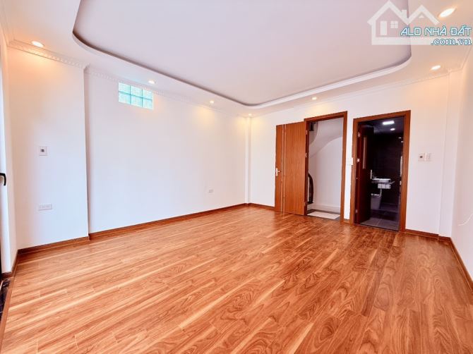 Bán Nhà Ngõ 206 Cổ Linh, Long Biên 33m2, 5T chỉ 5 tỷ (cách ô tô đỗ 25m) - 1