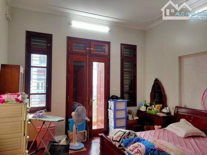 Bán nhà Kim Giang 120m², 3 tầng, mặt tiền 8.4m, ngõ thông, ô tô đỗ cửa – Giá 16.8 tỷ - 1