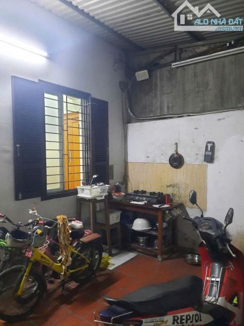 Bán Đất tặng nhà cấp 4, gác xép lửng nhỉnh 7 tỷ,  60m, lô góc 3 thoáng, ngõ đẹp, sát PHỐ - 1