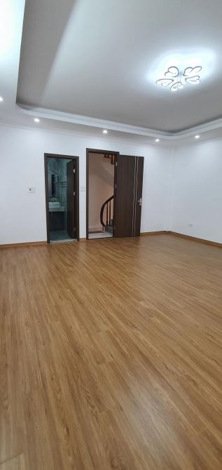 Thạch bàn nhà đẹp ở ngay - 5 tầng 5.5ty ô tô đỗ cách 10 m - 1