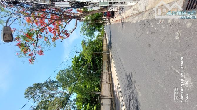 BÁN LÔ ĐẤT 3 MẶT HẺM OTO QUẢNG ĐỨC, VĨNH HÒA, NHA TRANG. DT 105 M2 NGANG 5.5M GIÁ 45 TR.M2 - 1