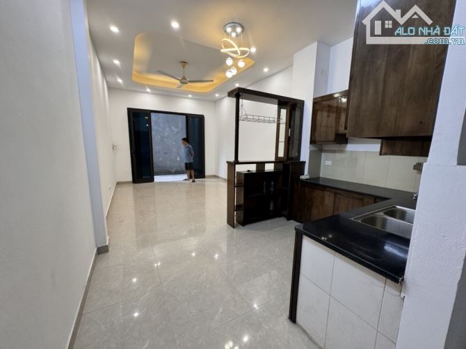 Bán nhà Phúc Lợi - Long Biên - ngõ nông - ô tô đỗ gần - DT 38m2 x 4 tầng  - giá 5. tỷ - 1