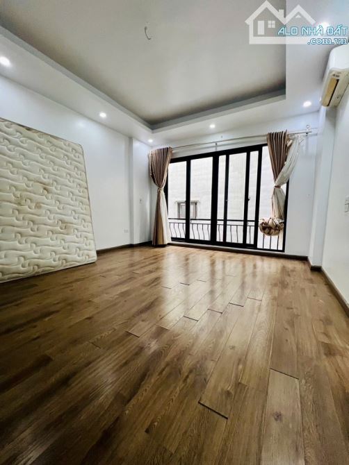 Bán nhà Lạc Long Quân, dt33m, nhà đẹp, gần ô tô, gần Hồ Tây. - 1
