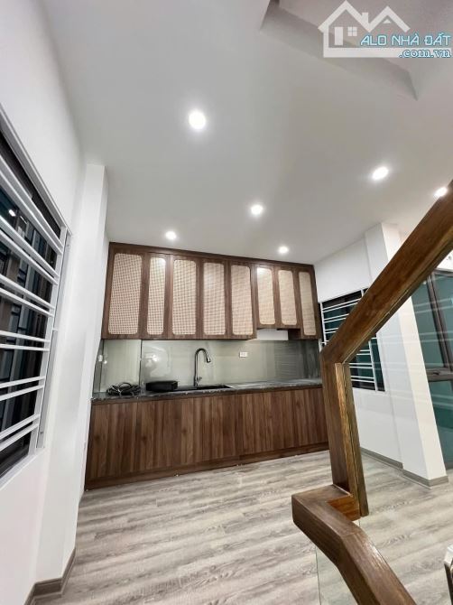 CHO THUÊ NHÀ PHỐ SÀI ĐỒNG LONG BIÊN 9 TRIỆU, 44M, 6 TẦNG, FULL NT, NGÕ RỘNG,KD ONLINE - 1
