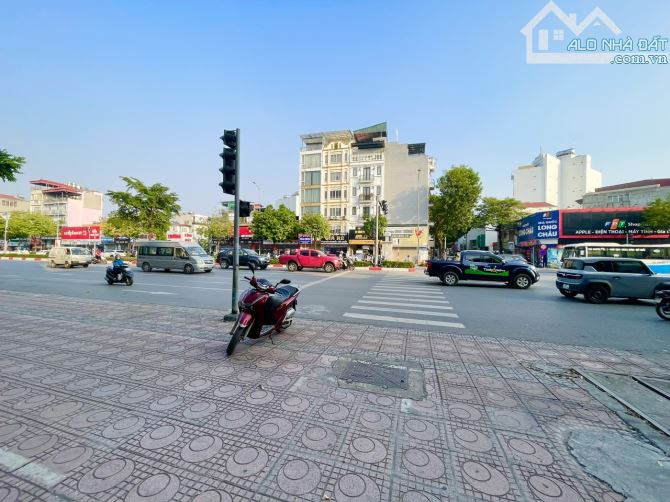 3 MẶT TIỀN, LÔ GÓC, PHÂN LÔ, MẶT PHỐ NGÔ GIA TỰ, LB, DT 89 M, GIÁ 23 TỶ 8, VỈA HÈ RỘNG, TT - 1