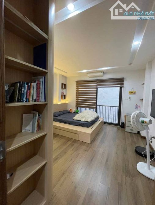Bán nhà mặt ngõ Nguyễn Chánh, kinh doanh, ô tô tránh, vìa hè rộng, nhà đẹp - 1