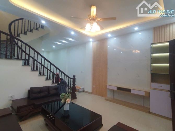 Việt Hưng 60m2 mặt tiền 5m ô tô 7 chỗ đỗ cửa Giá 6.8 tỷ. - 1