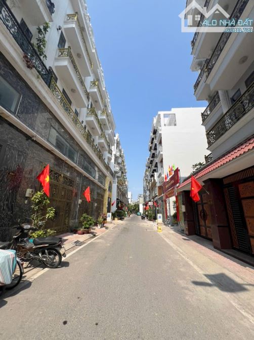[BÌNH TÂN] KHU ĐỒNG BỘ GẦN AEON MALL- Khu Hoa Sứ- toàn nhà lầu xịn sò. - 1