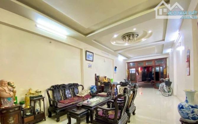 Bán nhà Mặt Đường Chợ Hàng Mới, vị trí cự đẹp - 1