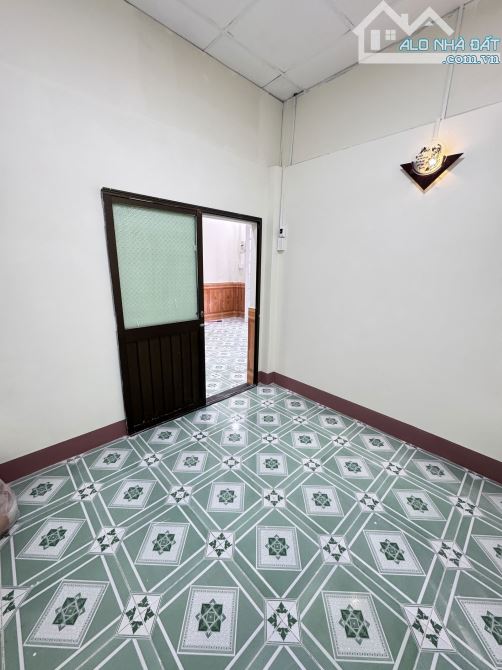 💥NHÀ ĐẸP GIÁ HẠT DẺ TẠI TRUNG TÂM QUẬN 12 - RỘNG HƠN 60M2 - GIÁ CHỈ HƠN 1TỶ - Ô TÔ ĐỖ CỬA - 1