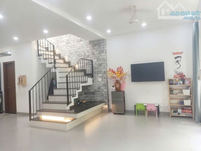NHÀ HIẾM VƯỜN LÀI QUẬN 12 - 57M2 - NGANG 6M - NGAY KHU PHÂN LÔ - XE HƠI ĐẬU NGÀY ĐÊM THÔNG - 1