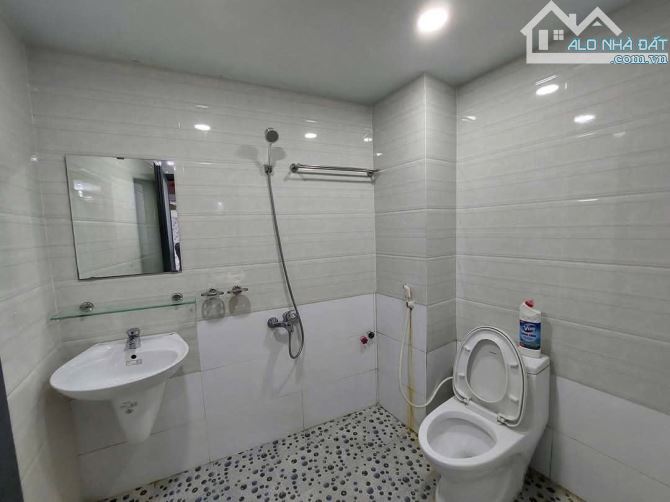 SIÊU PHẨM HIẾM CÓ🟪QUANG TRUNG P8🟪HẺM XE HƠI🟪80M (4.6x17) VUÔNG A4🟪5 TẦNG - 8 PHÒNG - 1