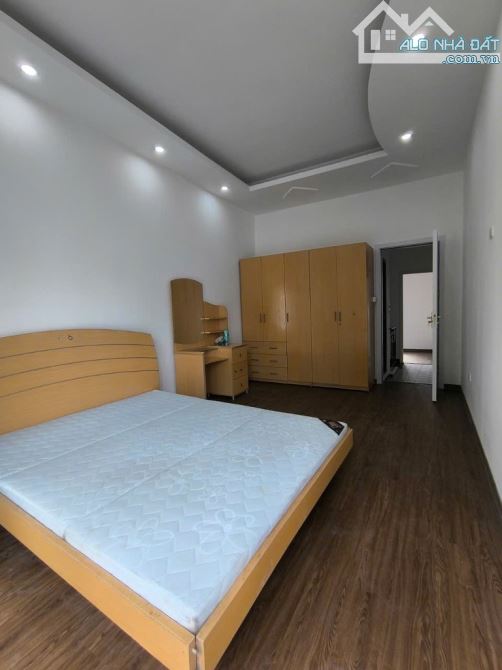 Nhà dân xây chắc chắn phố trạm 43m 6,45 ty - 1