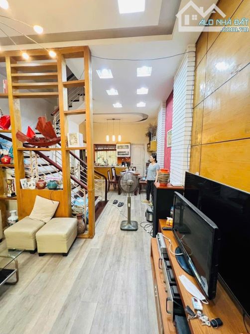 NHÀ ĐẸP PHÚ ĐÔ - VỊ TRÍ VÀNG - OTO - 2 THOÁNG - DÂN XÂY - 53M - GIÁ 10.2 TỶ - 1