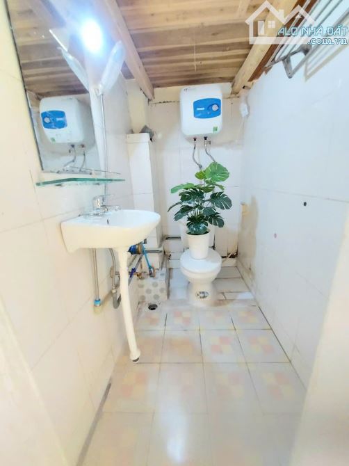 Cho Thuê CCMN 241 Yên Xá 20m2 Gác Xép Vskk Cửa Sổ Ban Công Gần Chợ Full Nội Thất Gần Chợ - 1