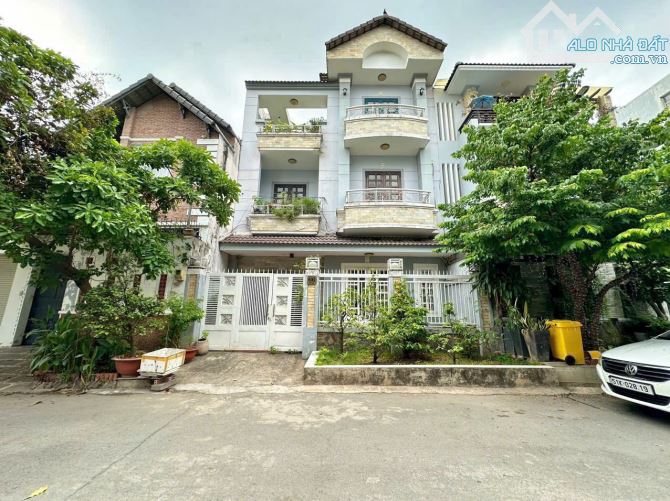 BIỆT THỰ MẶT TIỀN KHU BÊN SÔNG HIỆP BÌNH CHÁNH, (8X15M), 3 TẦNG, SAU GIGAMALL - 1