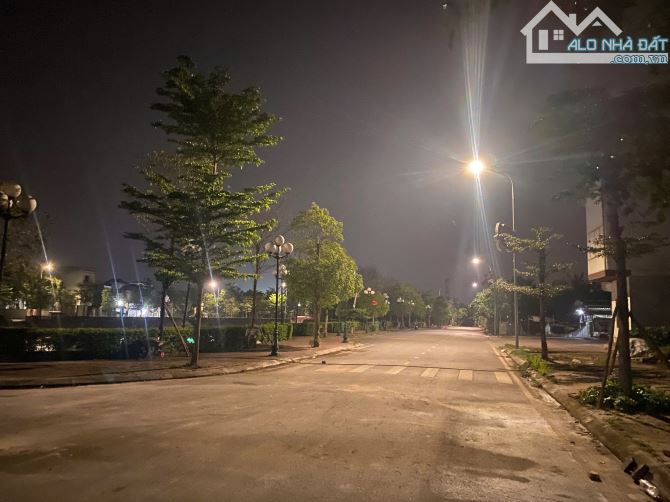 Chính Chủ Gửi Bán 90m Đấu Giá X6 Liên Hà - View Hồ - Vỉa Hè - Giá Rẻ - 1