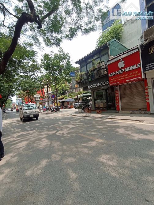 Hàng Hiếm. Bán Nhà 3 Tầng Cũ Mặt Phố Đội Cấn- Ba Đình. Thông Số Khủng: 240m2- MT:8m- 99 Tỷ - 1