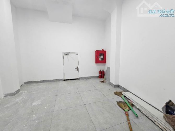 CHÍNH CHỦ BÁN NHÀ MẶT NGÕ PHỐ TRẦN CUNG DT 61, Mt 7, 6 Tầng Giá 13 t tỷ - 13