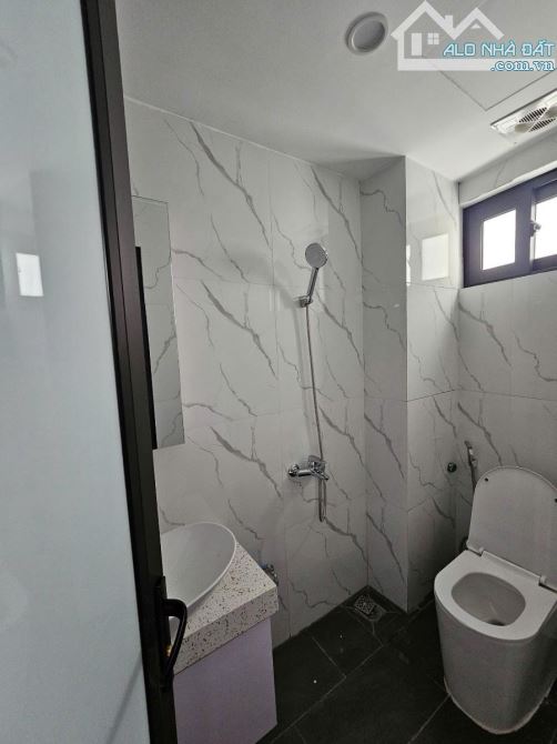 CHÍNH CHỦ BÁN NHÀ MẶT NGÕ PHỐ TRẦN CUNG DT 61, Mt 7, 6 Tầng Giá 13 t tỷ - 18