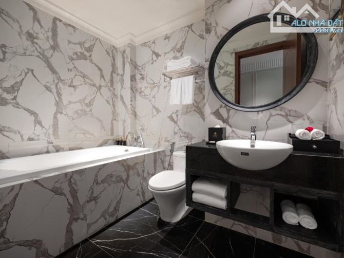 Bán Khách sạn 𝟒 sao Mặt Phố Bảo Khánh, 295m2, 11 Tầng - Giá 300 tỷ- doanh thu 𝟒 Tỷ/tháng - 18
