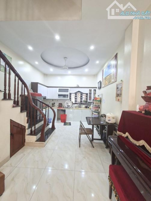 🏡NHÀ ĐẸP NAM TỪ LIÊM -  dt 60M2 . DÂN XÂY CHẮC CHẮN - NGÕ THÔNG KINH DOANH - GARA OTO - 2