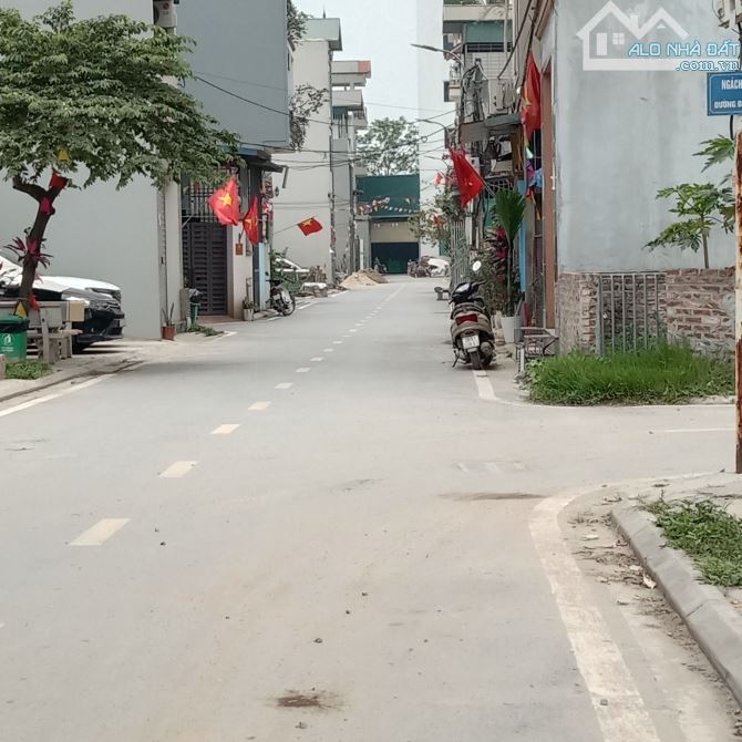 NHÀ PHÂN LÔ HỒ TÙNG MẬU - Ô TÔ ĐỖ NGÀY ĐÊM - KINH DOANH ĐỈNH - 2