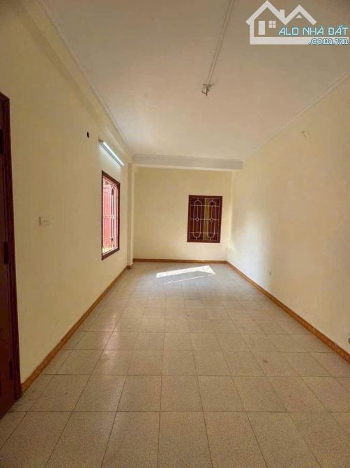 Bán nhà phố Tân Mai: dt 28m, 4tầng, mt 3m. Giá 2.2 tỷ - 2