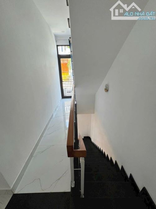 Bán nhà Nguyễn  mộng  Tuân dt 50 m2  ngang 5m đường vào  3 tầng  ngang 8 m giá  3.6 - 2
