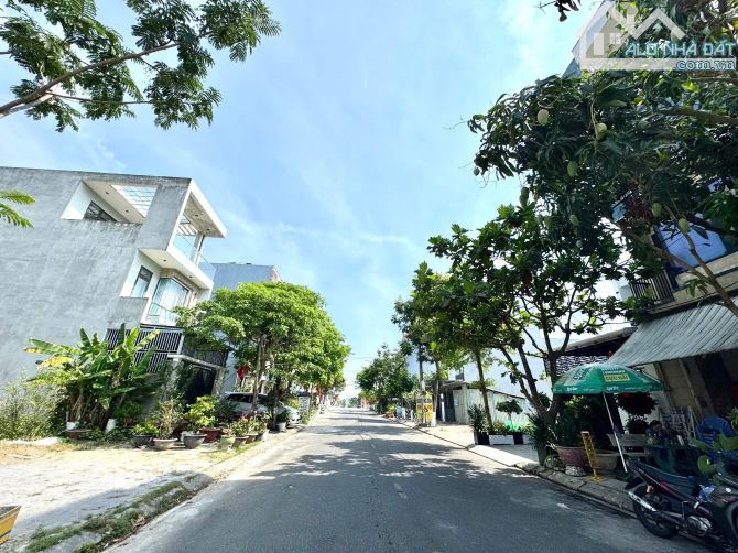 Bán 3 lô đất liền kề 300m (15x20) mặt tiền đường Hoàng Bình Chính gần UBND phường Hoà Hải - 2