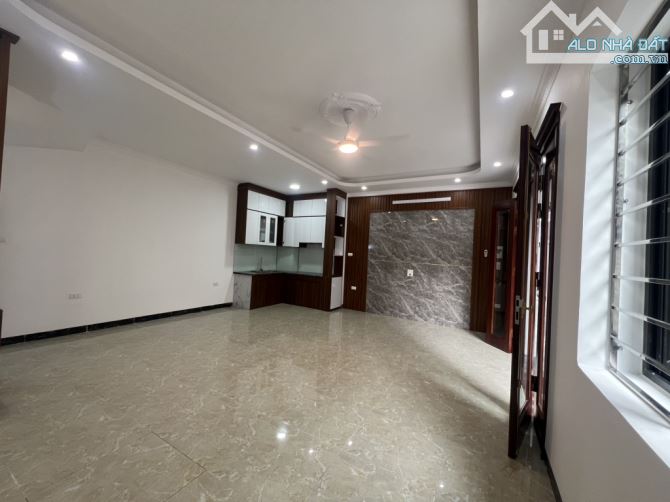 Bán Căn Nhà Phố Ngọc Trì 5 Tầng Mới Tinh Thông Thoáng Gần Oto - 2