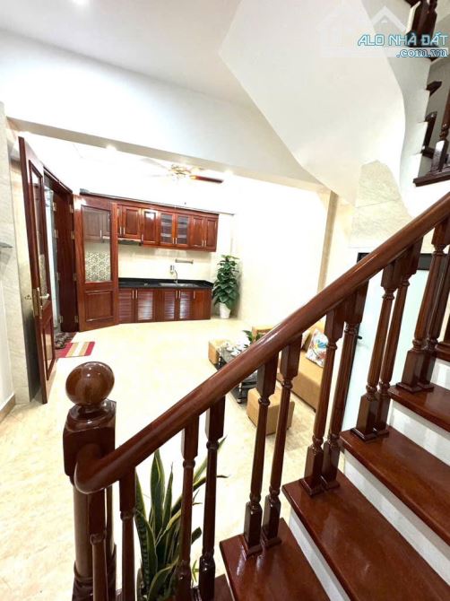 BÁN GẤP NHÀ MINH KHAI – HAI BÀ TRƯNG – LÔ GÓC – 32M² – 6.86 TỶ – 50M RA LEXUS - 2