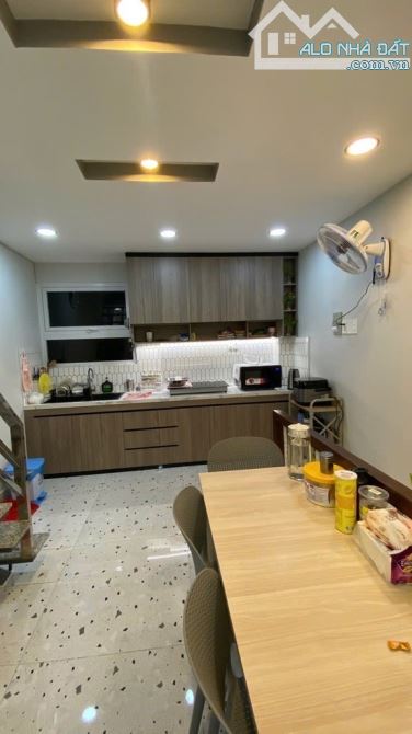 HIẾM NHÀ BÁN- MẶT TIỀN KINH DOANH 3 TẦNG ĐỘI CUNG -QUẬN 11- 3.2x10M-TẶNG NỘI THẤT- 6.9 TỶ - 2