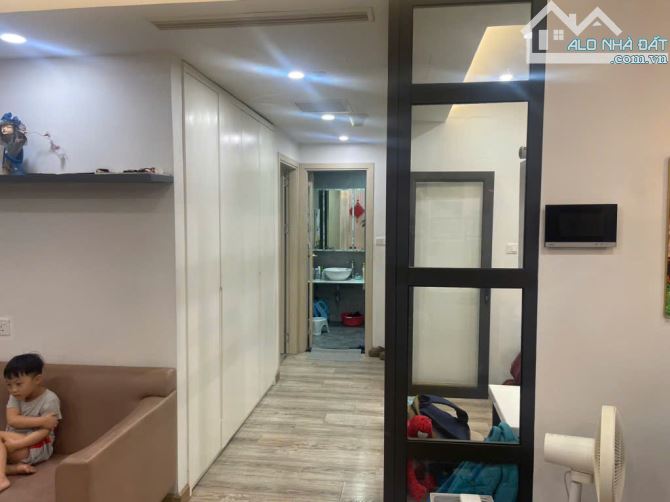 Bán căn 3PN+2WC tầng 37 toà S3 Seasons Avenye. Căn góc 95m2 Giá 7.7 tỷ. Full nội thất - 2