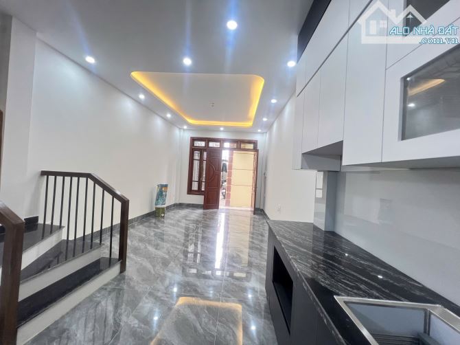 Nhà đẹp ngõ thoáng khu dân trí cao Thạch Bàn Long Biên DT 33m2 . Giá 5.45 tỷ - 2