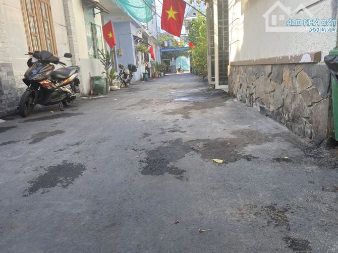 Bán nhà c4 tặng đất ngay CĐ Công Thương 7 x 22 - 2