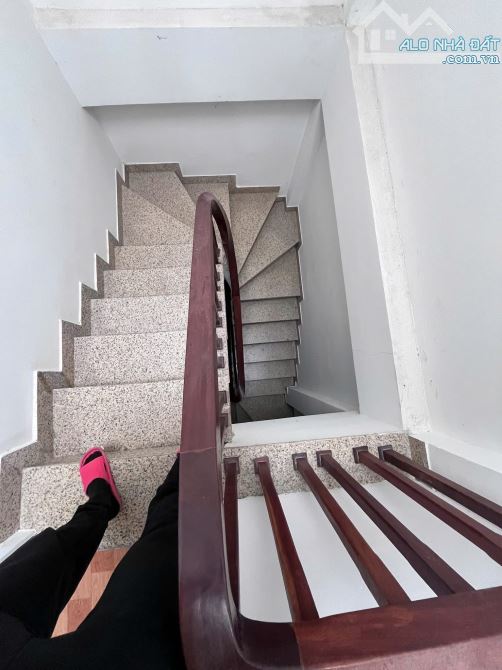 BÁN NHÀ KHU CẦU GIẤY - Ô TÔ ĐỖ TRƯỚC NHÀ - DT: 50m2 - 7 Tầng - MT: 5m. - 2