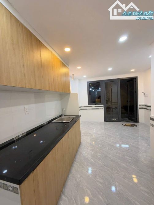 NHÀ ĐẸP 1/ Nguyễn Kiệm - DT lớn - Nhỉnh 1 Tỷ - 4 Phòng ngủ - 2