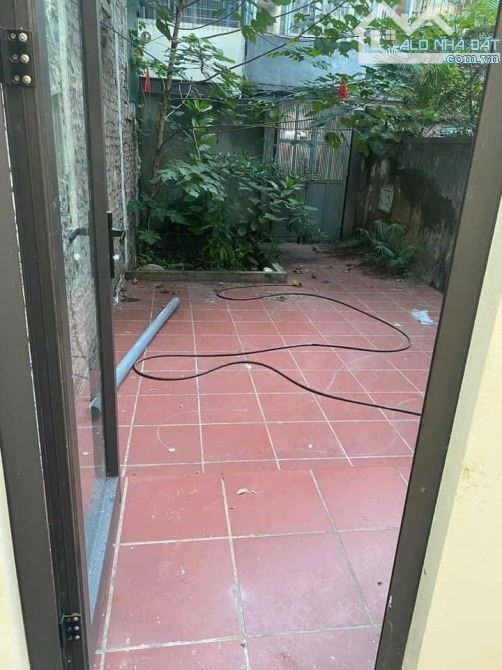 CHO THUÊ NHÀ NGUYÊN CĂN MẶT PHỐ HOA LÂM - VIỆT HƯNG - VỈA HÈ - Ô TÔ TRÁNH - 2
