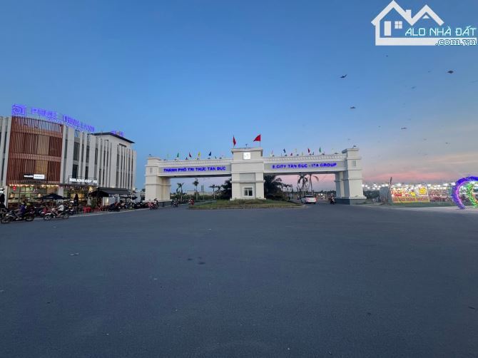 Mở Bán Chính Thức Khu Đô Thi E-City Tân Đức 120m2 1.4Tỷ SHR MT Đường 16M Cách VinHome 5P - 2