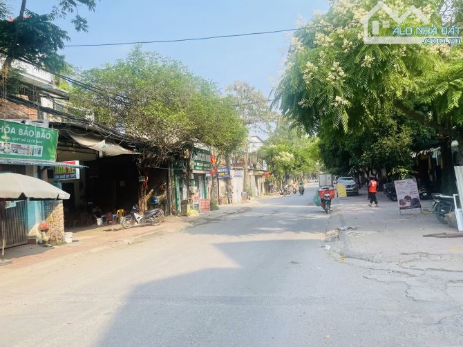 Mặt phố Đức Giang, Nhà cấp 4 130m gần Bình Minh Garden, vỉa hè, kinh doanh, giá tốt 22.8 - 2