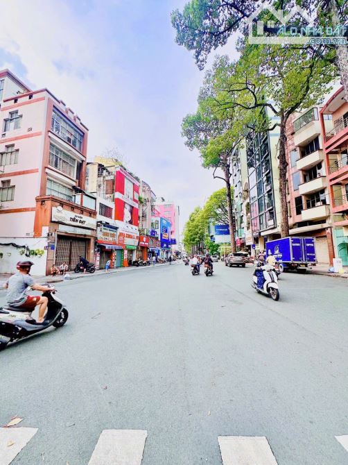 Cho thuê nhà mặt tiền đường 145bis Lê Thị Riêng, Bến Thành, Q1.  trệt, 1 lửng, 3 lầu 120tr - 2