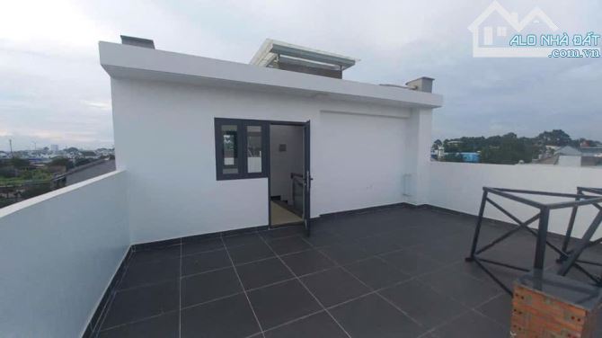NHÀ ĐẸP Ở NGAY, DÒNG TIỀN HẤP DẪN, GẦN NÚT GIAO GÒ DƯA, 6,2X30; NỞ HẬU CHỈ 13 TỶ. - 2